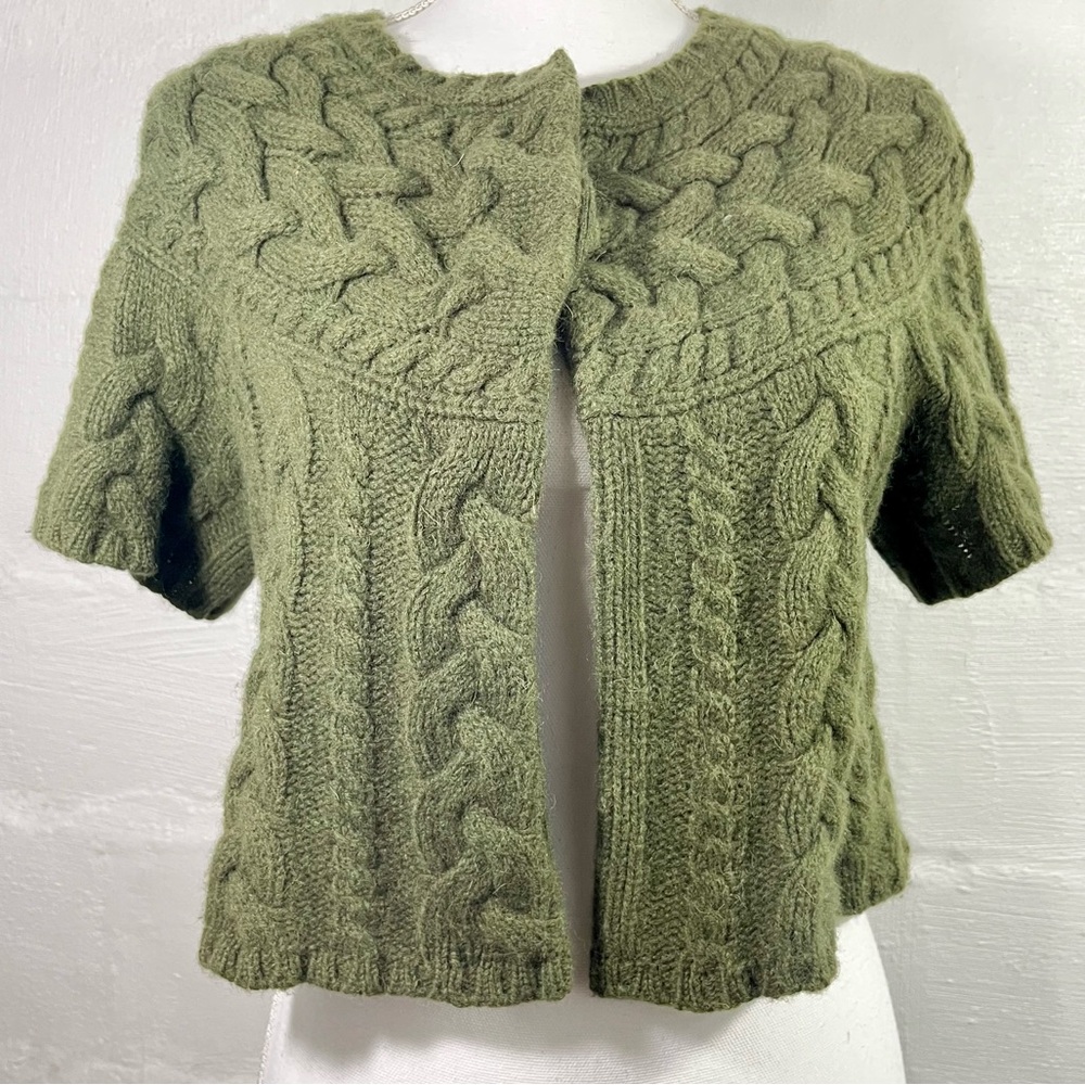 BCBGMAXAZRIA 2 BUTTON CABLE KNIT CROP SWEATER (672)